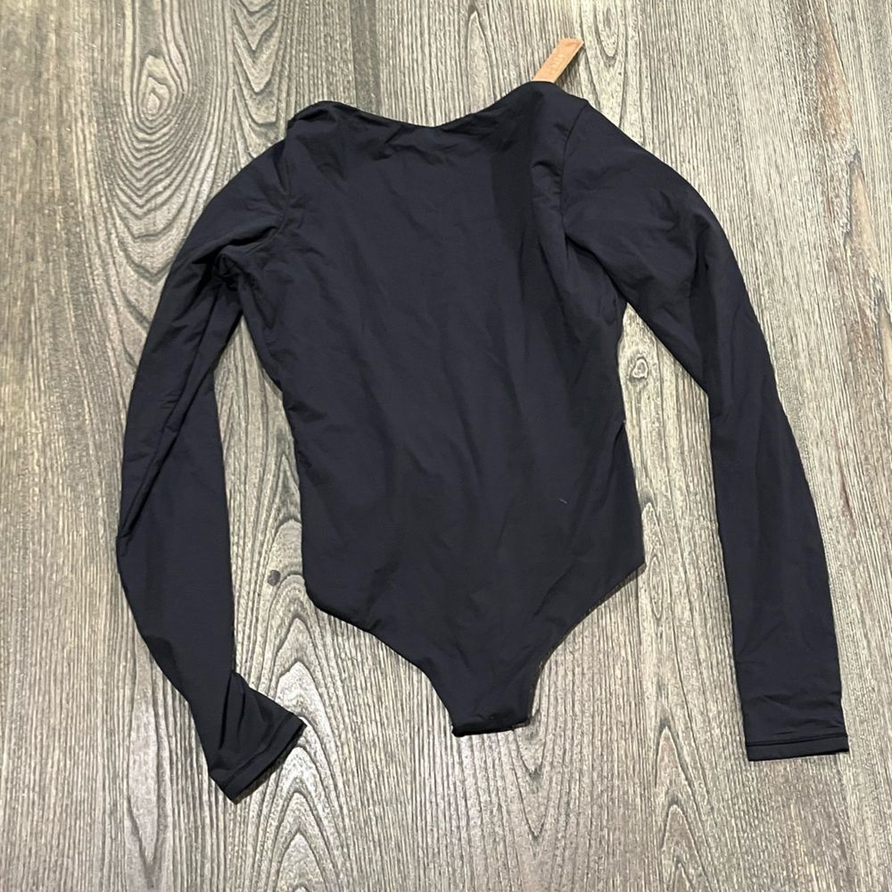 Skims Fits Everybody Long Sleeve Low Back Bodysuit Wide Scoop Neck Onyx XS
BNWT